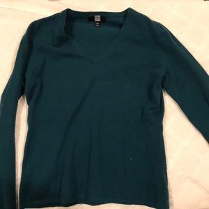 Emerald green 100% cashmere sweater.